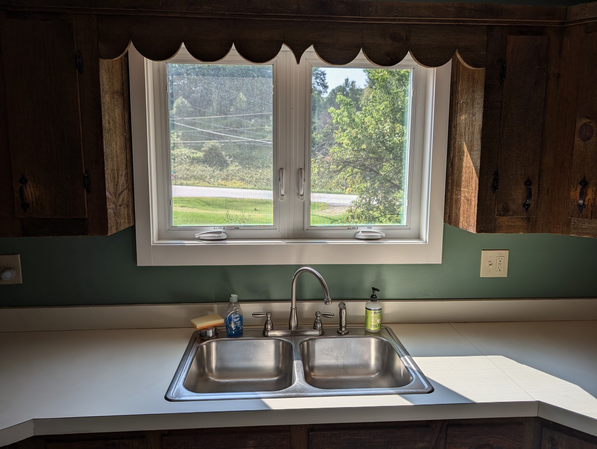 Main floor kitchen - 37 Sangamon Rd