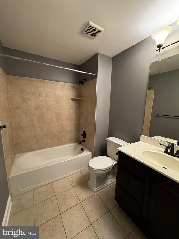 Building Photo - 4 Stonehaven Cir