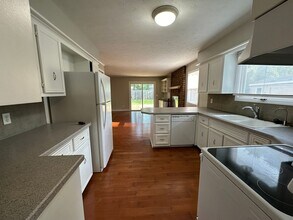 Building Photo - Single Family Home in Alto!