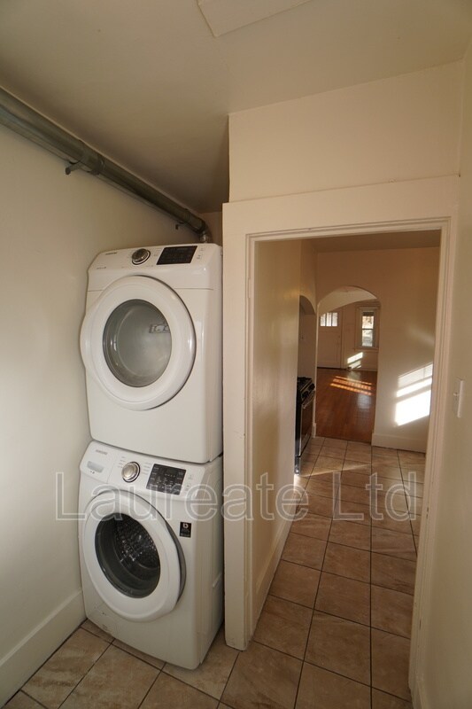 Building Photo - 3717 S Cherokee St