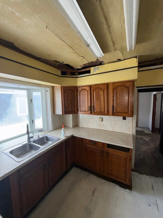 Building Photo - 111 E Livingston Dr