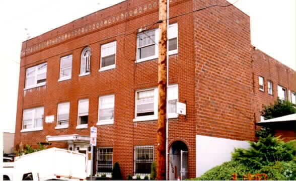 Building Photo - Belmont St. Apartments