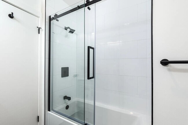 Building Photo - 903 Pine St