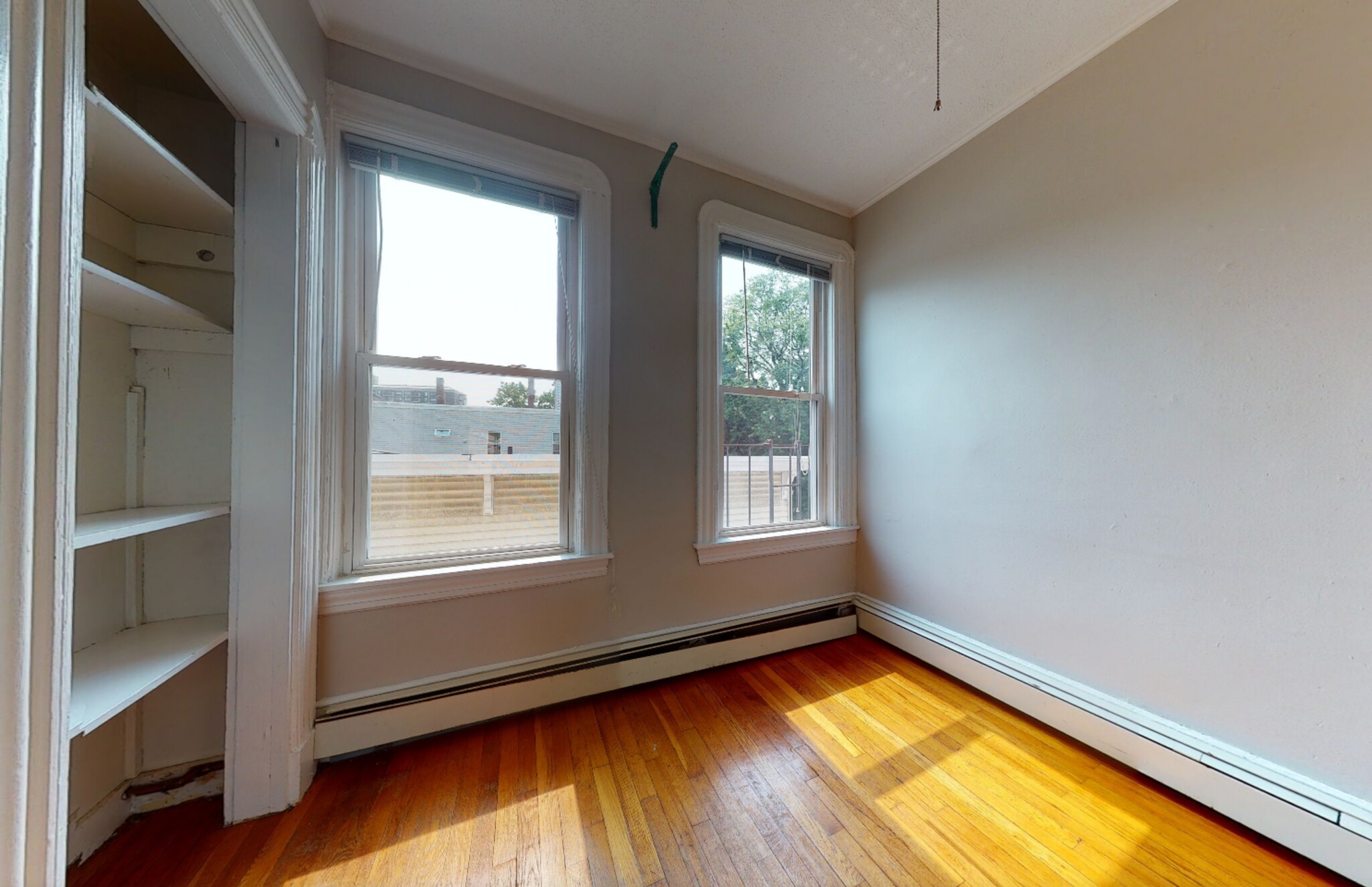 Building Photo - 558 Green St