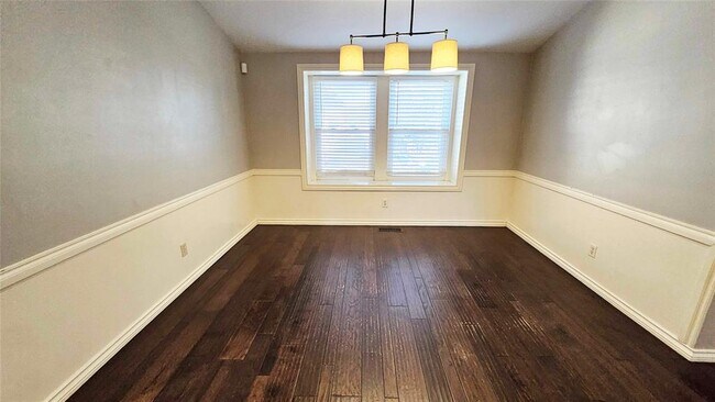 Building Photo - 1212 Knights Bridge Rd