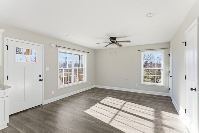 Building Photo - 920 Foch St