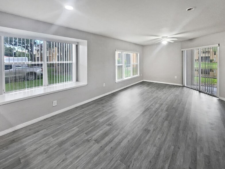 Living Room - 4831 Via Palm Lks