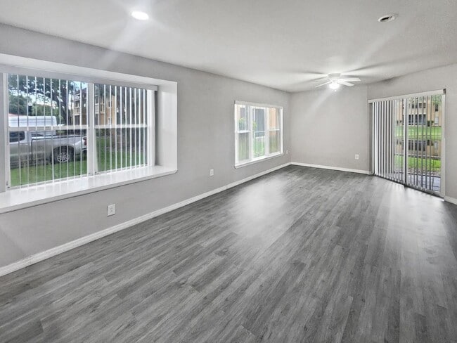 Living Room - 4831 Via Palm Lks