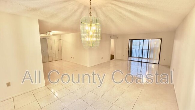 Building Photo - 6121 Pointe Regal Cir