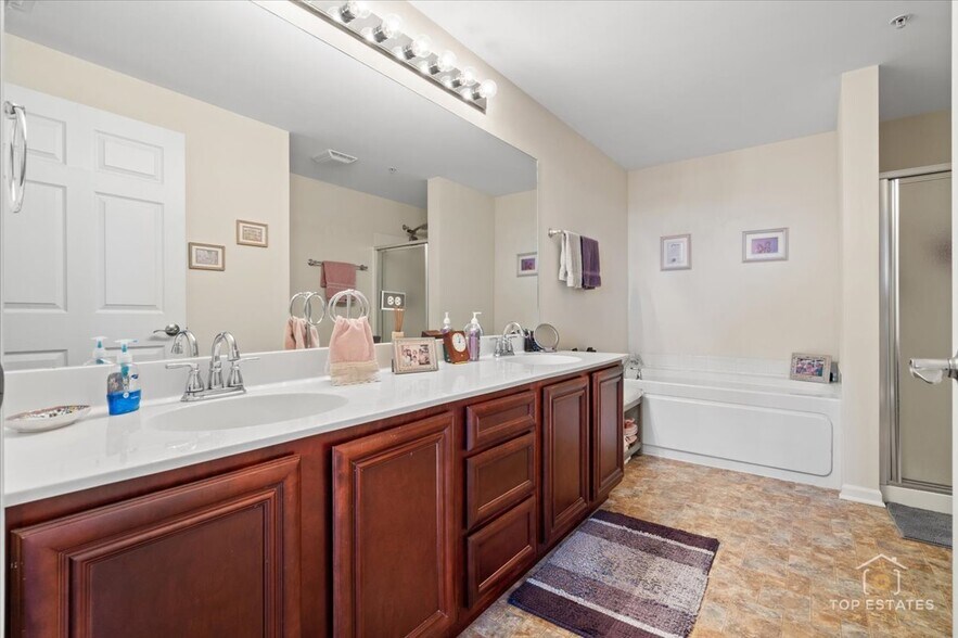 Building Photo - 238 E Irving Park Rd