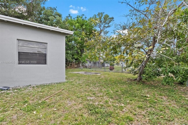 Building Photo - 1557 NW 15th Ave