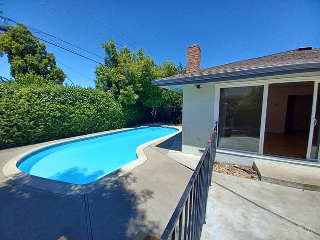 Building Photo - Renovated Sunnyvale House with Swimming Po...