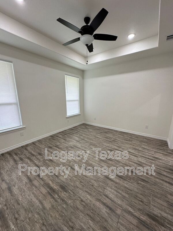 Building Photo - 405 Kaether Ln