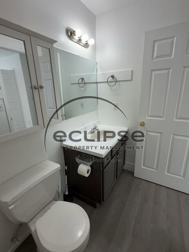 Building Photo - 560 Huntington Point Ln