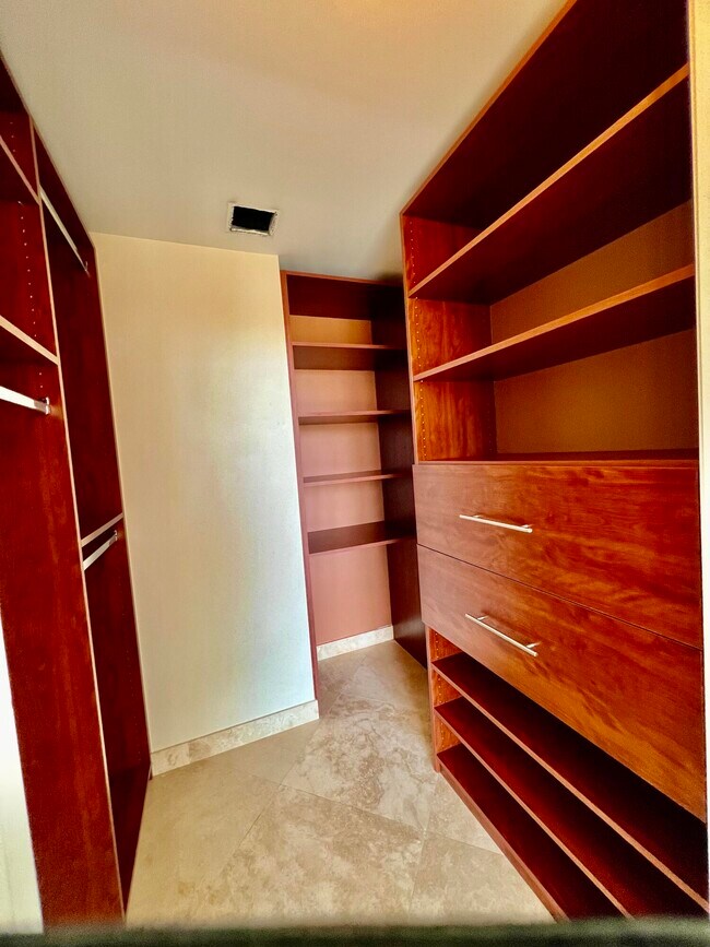 Building Photo - 550 Okeechobee Blvd