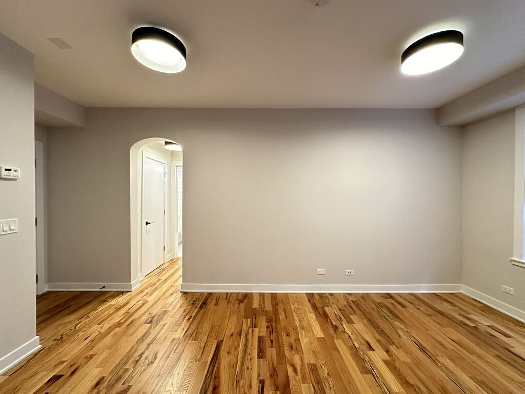 Building Photo - 643 W Wrightwood Ave