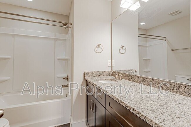 Building Photo - 400 Pangel Ln