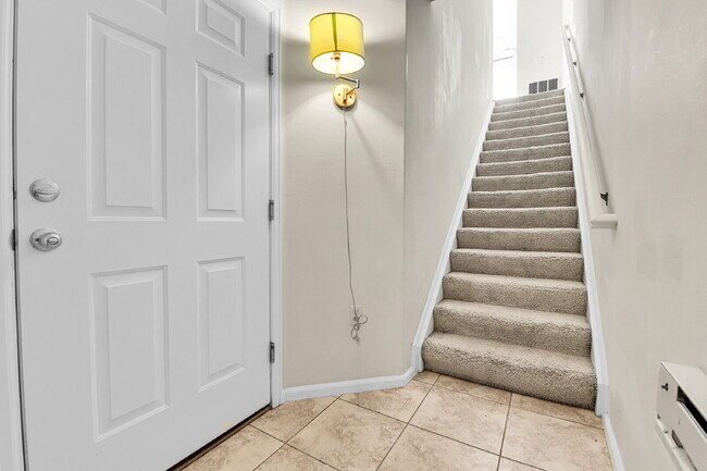 Building Photo - $2,300.00 - 2 Beds, 2 Baths, Condo in Litt...