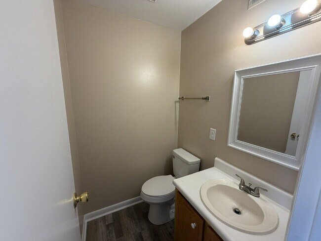 Building Photo - Townhouse for Rent