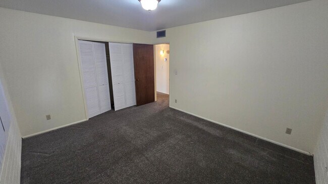 Building Photo - 10806 N 110th Dr