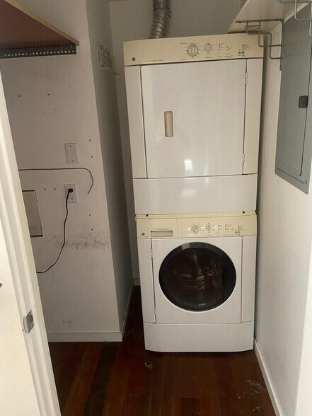 newer washer/dryer could be provded - 1515 S Orange Grove Ave