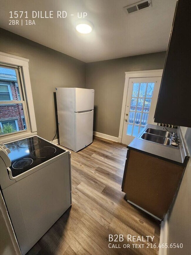 Building Photo - 1571 Dille Rd