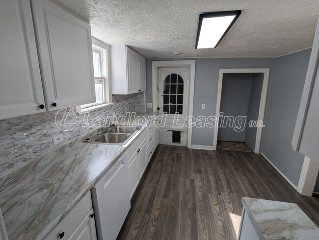 Building Photo - Cozy 2-Bedroom Home on a Beautiful Lot in ...