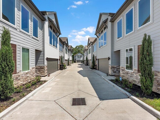 Building Photo - 4450 W Tidwell Rd