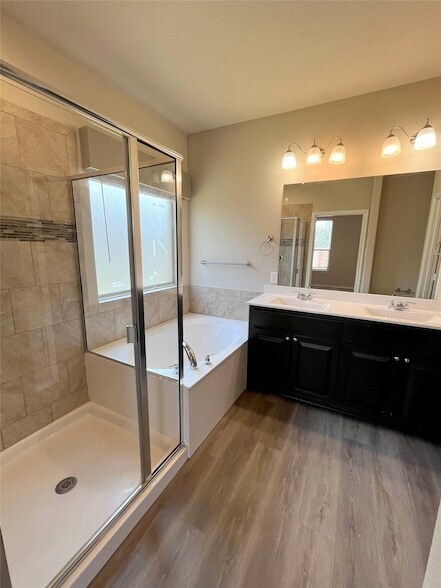 Building Photo - 473 Spring Dr