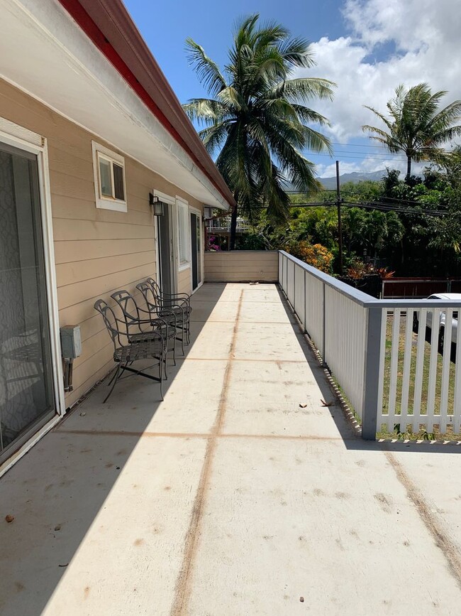 Building Photo - Great Kahana Home- 50 yards to the beach!