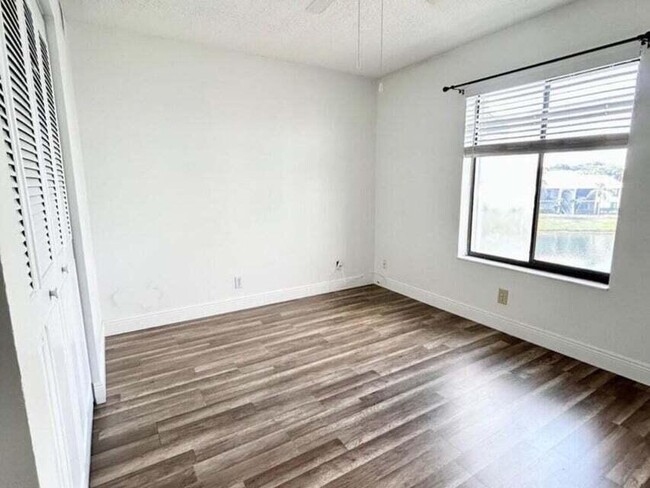 Building Photo - 1110 Green Pine Blvd