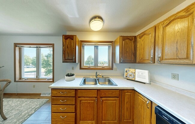 Building Photo - 624 N 16th Ave