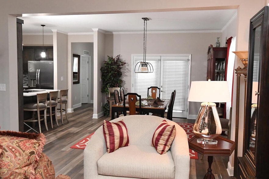 Building Photo - Room in House on S Person St