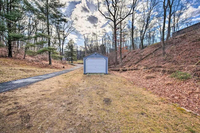 Building Photo - 20 Hill Ln