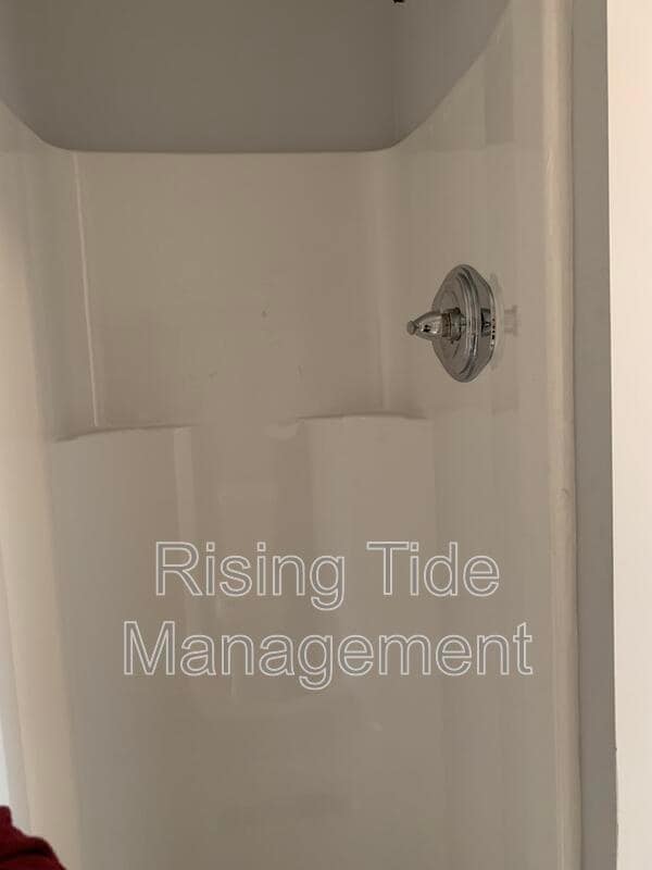 Building Photo - 928 5 Mile Rd