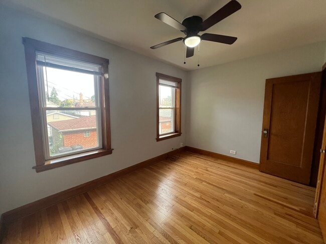 Building Photo - 3214 W 66th Pl