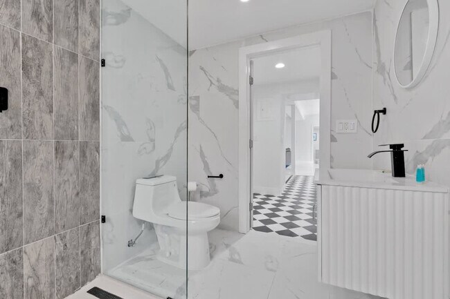 Building Photo - 1712 NE 18th Ave