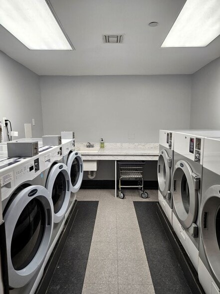 Building Photo - 93 Hempstead Ave