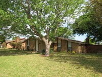 Building Photo - 1603 Fair Oaks Dr