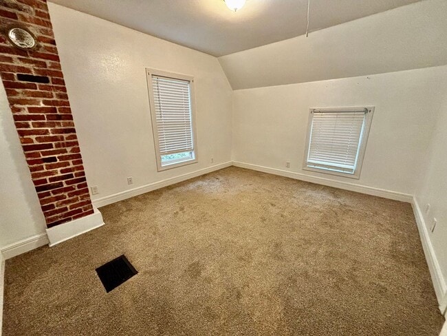 Building Photo - Italian Estates Property Management