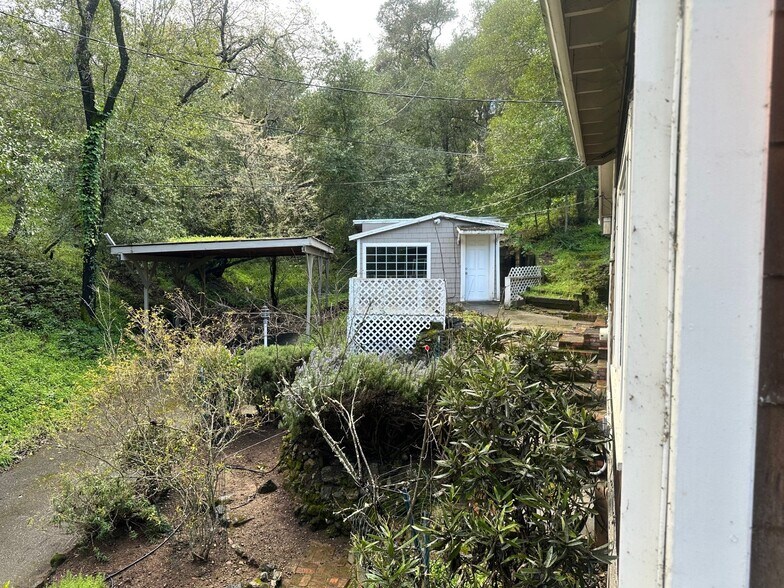 Building Photo - 16220 Greenwood Ln