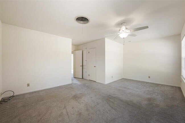 Building Photo - 6706 Willamette Dr
