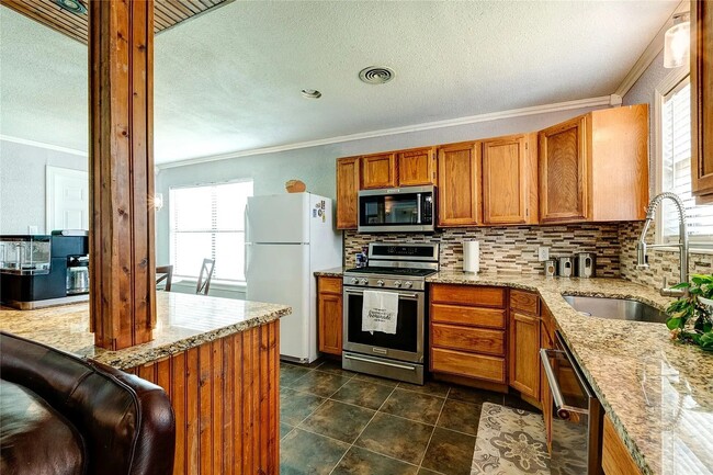 Building Photo - South-side 3 bed 1.5 bath