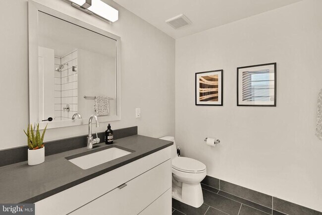 Building Photo - 1300 4th St SE