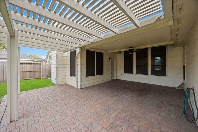 Building Photo - 8615 Saratoga Dr