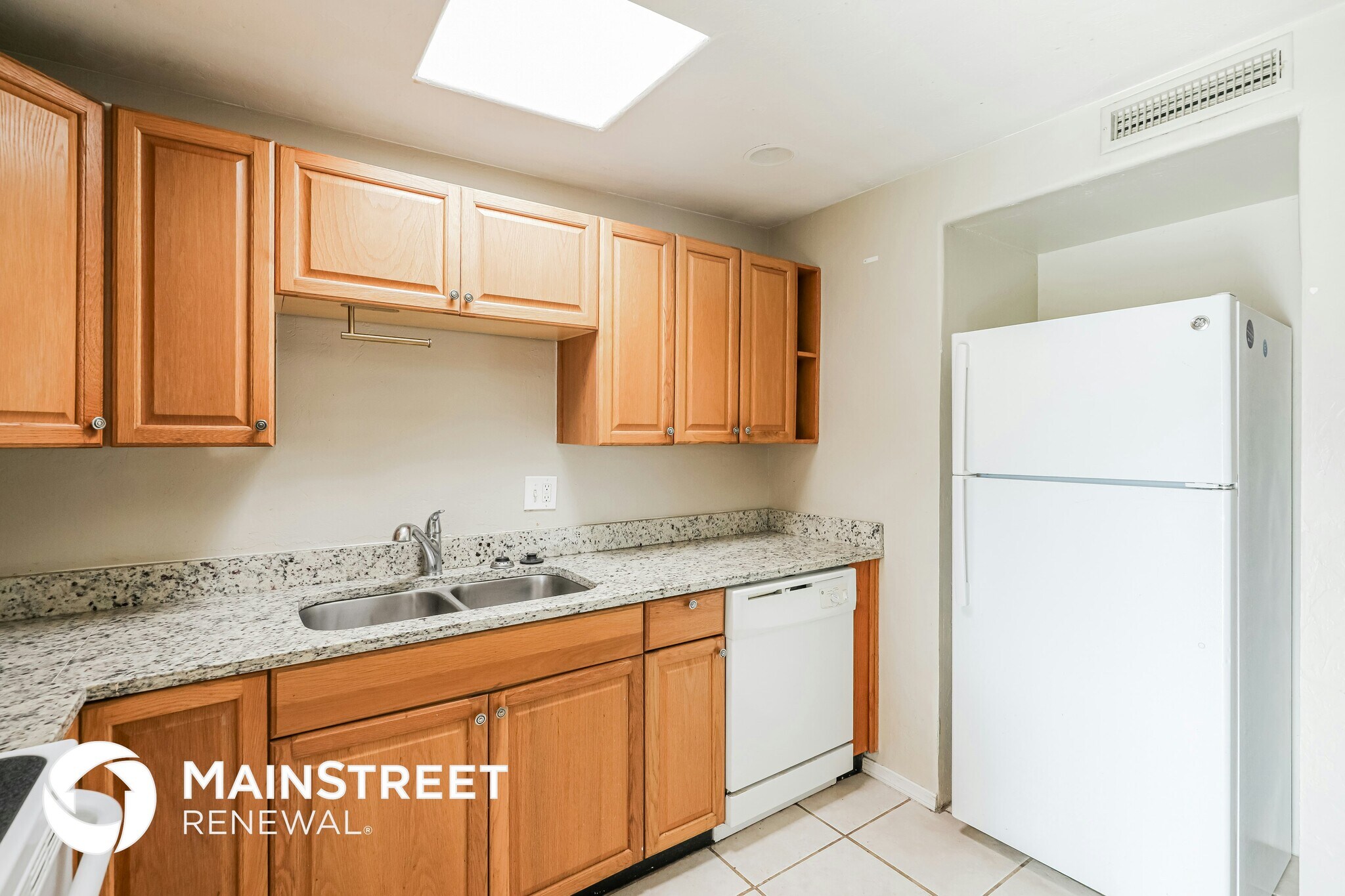 Building Photo - 7956 E Victoria Dr