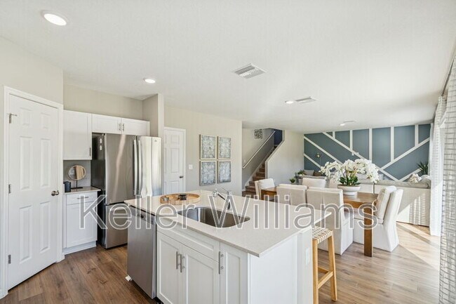 Building Photo - 601 Ambleside Dr