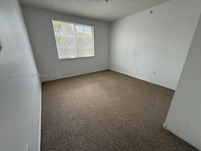 Building Photo - 6861 SW 44th St