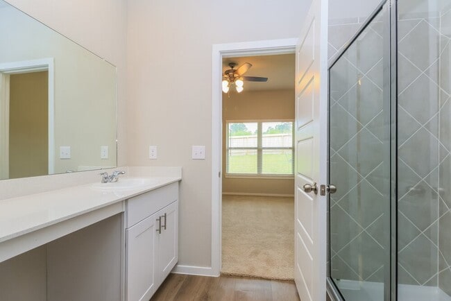 Building Photo - 567 Dalloway St