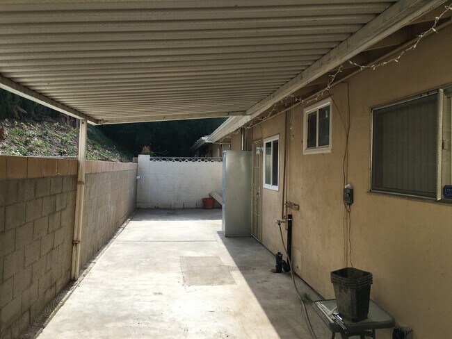 Building Photo - Main16761-73